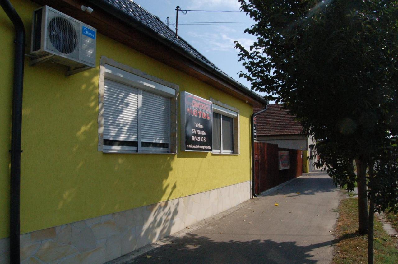 Control Motel Jászberény Exteriér fotografie